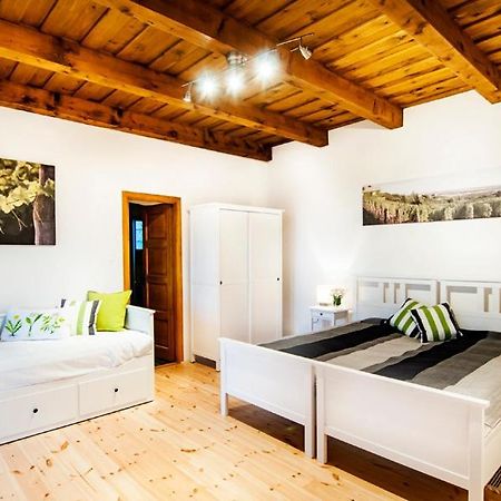Sed Pince Vendeghaz Aparthotel Somlojeno Bagian luar foto